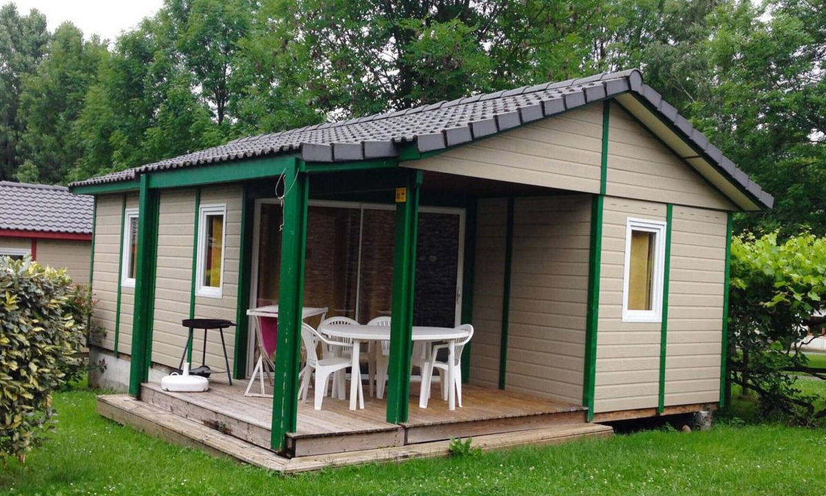 Capvern Ski Chalet | Cozy Chalet for 7 with Terrace