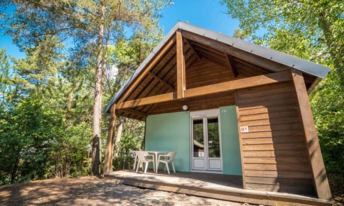 Meolans-Revel Ski Chalet | Cozy chalet for two, pets welcome