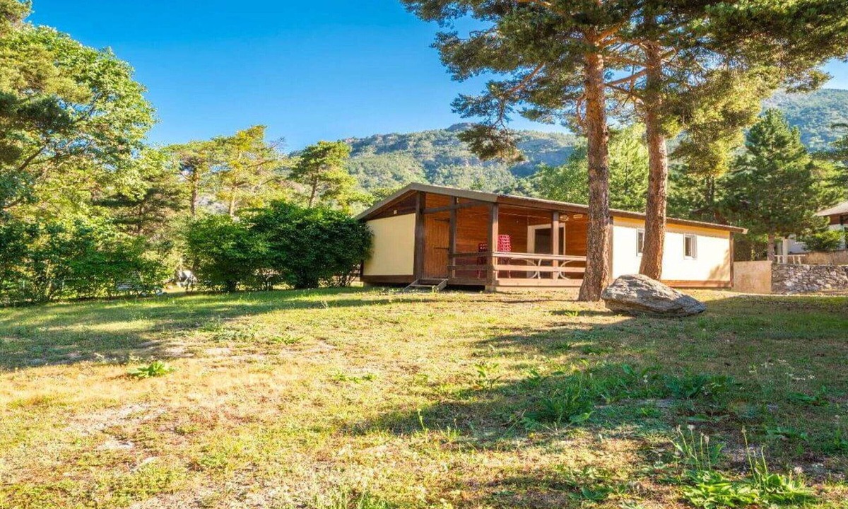Meolans-Revel Ski Chalet | Cozy chalet, pets welcome - 2 guests