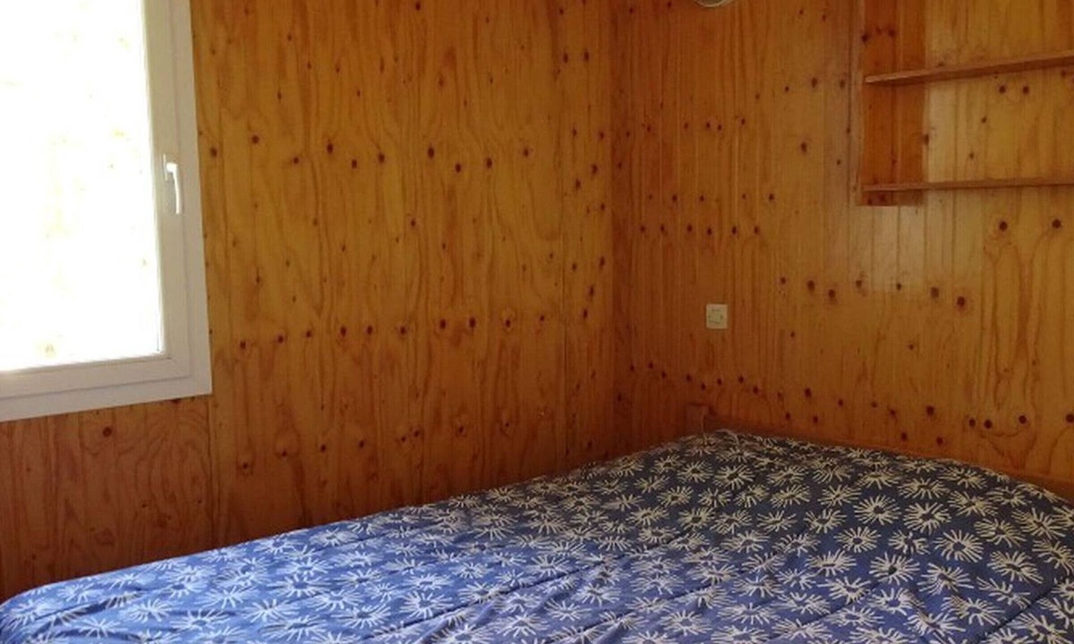 Deux Rivieres Ski Chalet | Cozy Chalet Sleeps 6 with Terrace