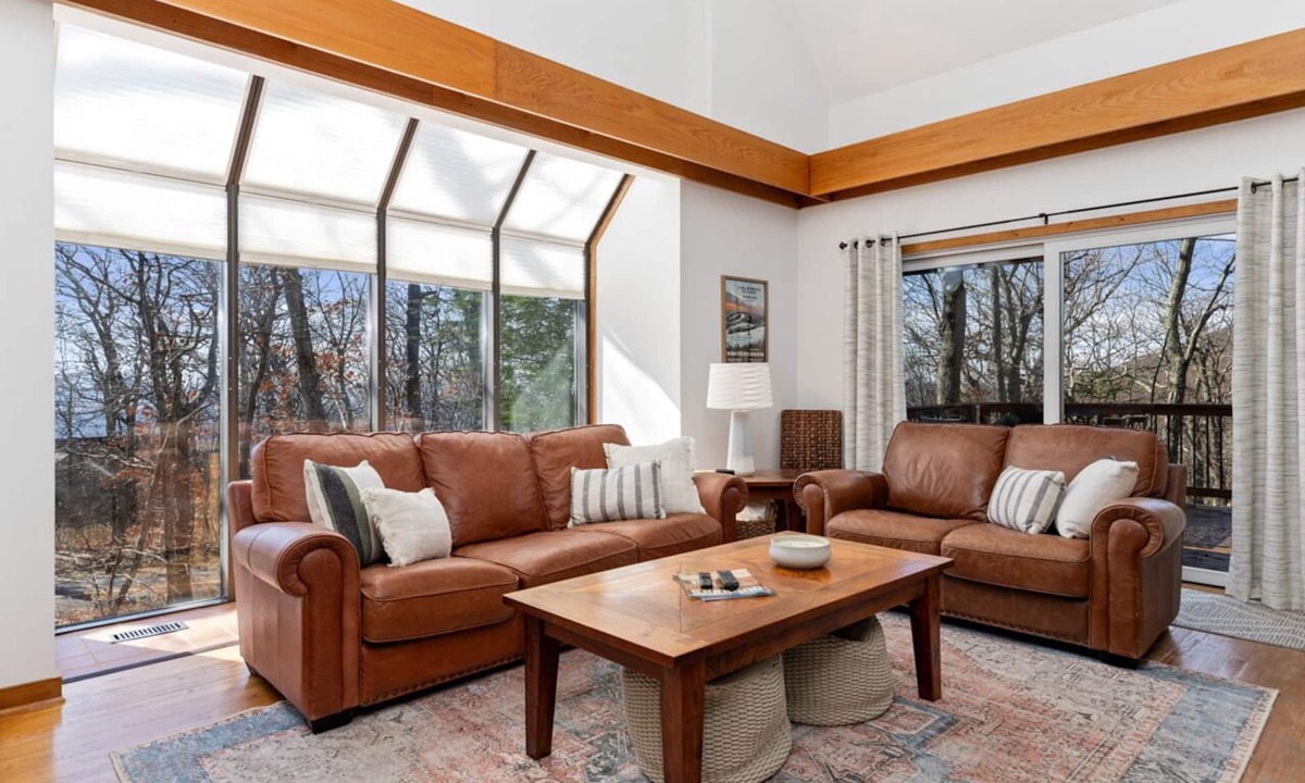 Wintergreen House | Cozy chalet w/king beds, fireplace, and hot tub. Close to hiking! Dog-friendly!