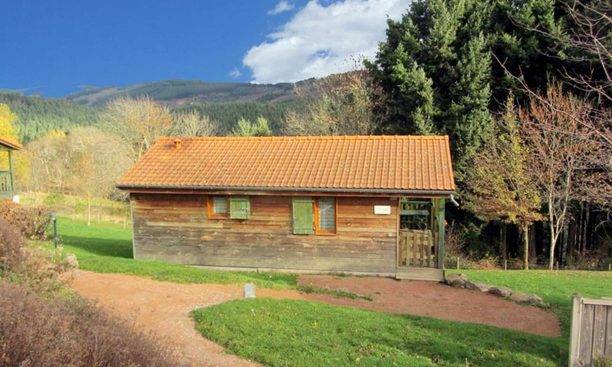Les Noes Cottage | Cozy chalet with private terrace and pets allowed