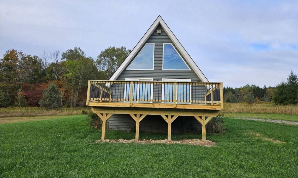 Port Crane Cabin | Cozy Charming Cabin in lovely Newark Valley with beautiful sunsets