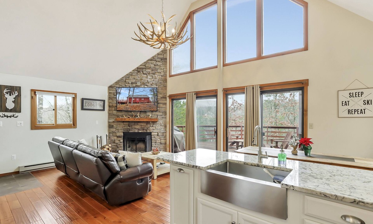 Basye Cabin | Cozy Charming Cabin 1 Block from Bryce Resort to Bike 🚴🏻‍♂️ Golf 🏌️‍♀️Hike 🥾