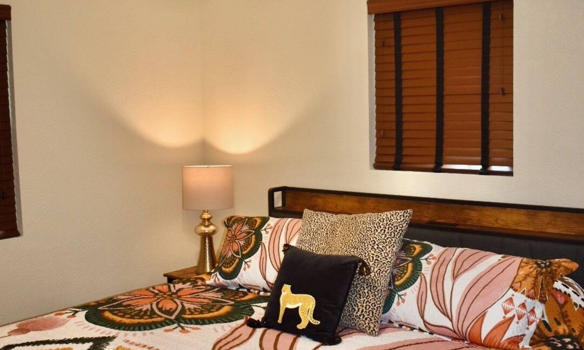 Beaumont House | Cozy, Charming & Peaceful 3-bedroom house with AC, WiFi in delightful Beaumont .