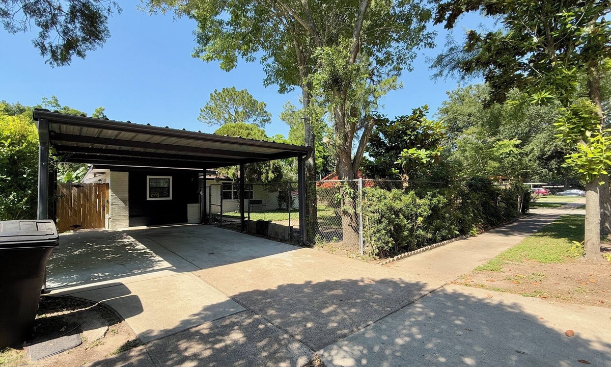 Southbelt/Ellington House | Cozy & Charming Stay Min from Hobby, NRG, Downtown, NASA