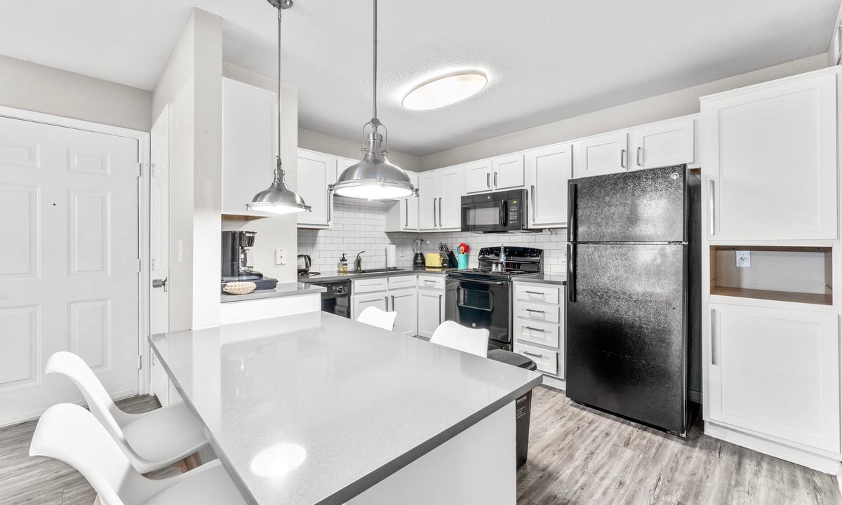 Pleasant Valley Apartment | Cozy Chic 2BR King Suite w Gym Pool Close to DT