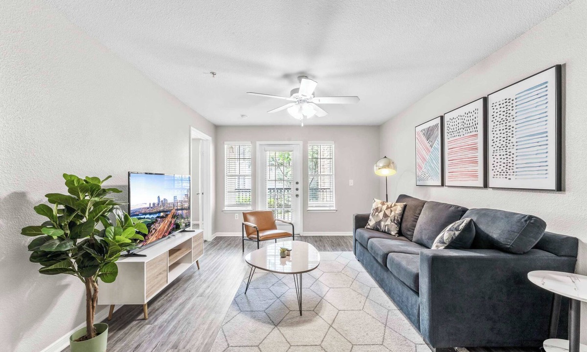 Pleasant Valley Apartment | Cozy Chic 2BR King Suite w Gym& close to DT