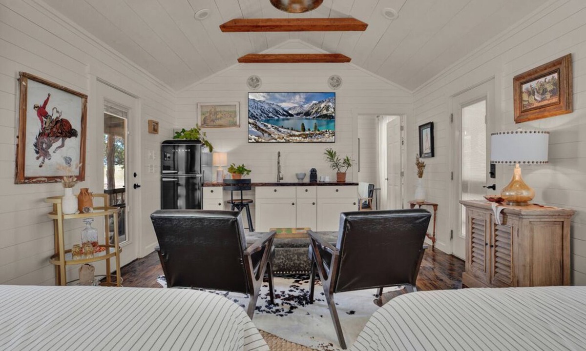 Stonewall Cabin | Cozy Chic Cabin on Texas Wine Trail