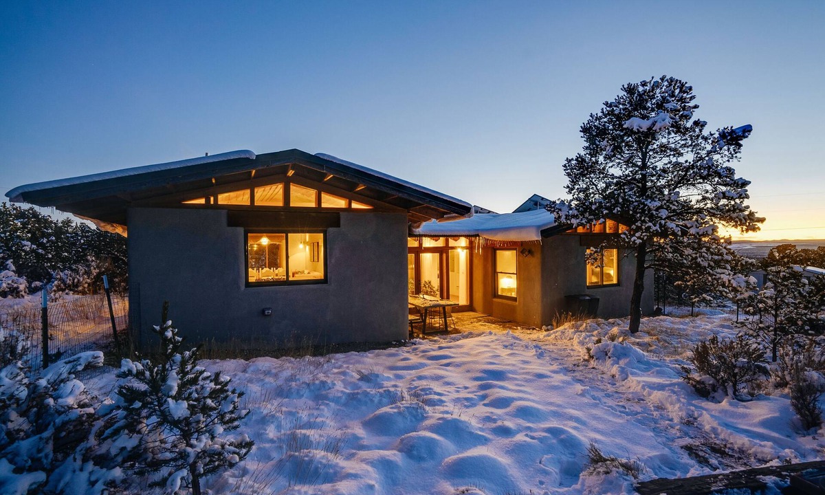San Cristobal House | Cozy Chic Getaway Surrounded by Mountain Views & Carson National Forest