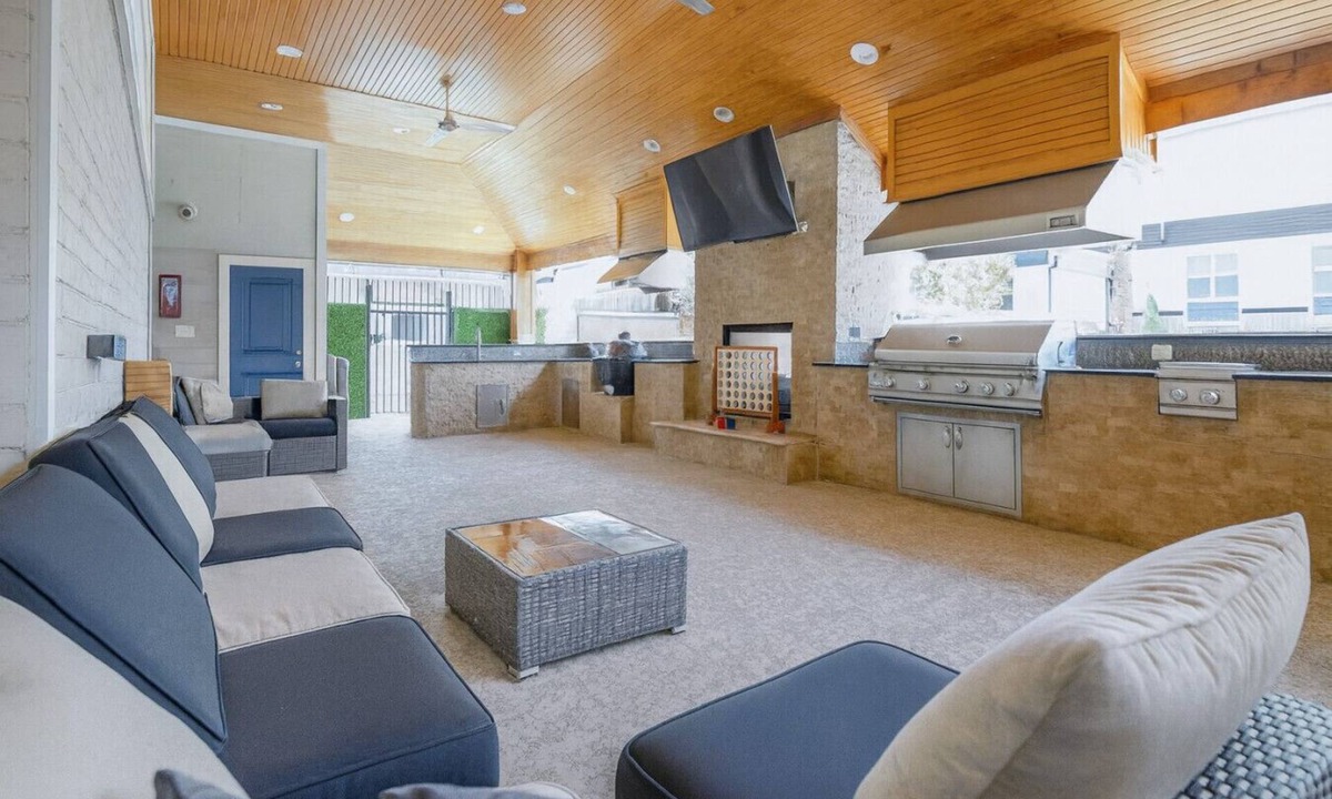 North Houston Apartment | Cozy & Chic - Worker Friendly w/Gym Pool & Lndry