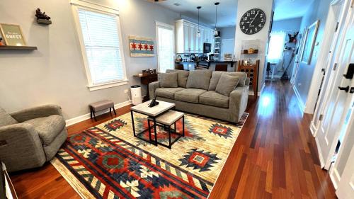 Bridgeport Apartment | Cozy Chicago Apartment next to the River