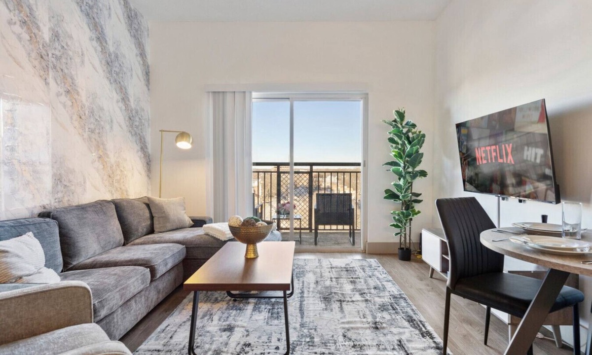 Charlotte Center City Apartment | Cozy City Charm | Spacious, Parking, Balcony, Gym