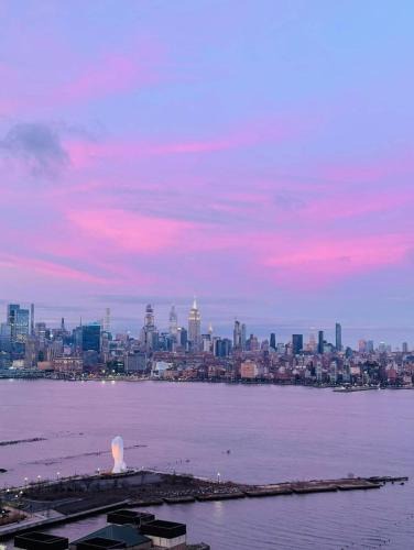 Communipaw Apartment | Cozy City Nest