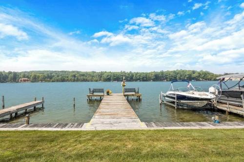 Clam River House | Cozy Clam Lake Waterfront Cottage w Kayaks