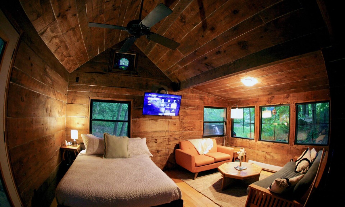 Hamilton Cabin | Cozy Clappison Cabin - 8 acres of private forest!🌳