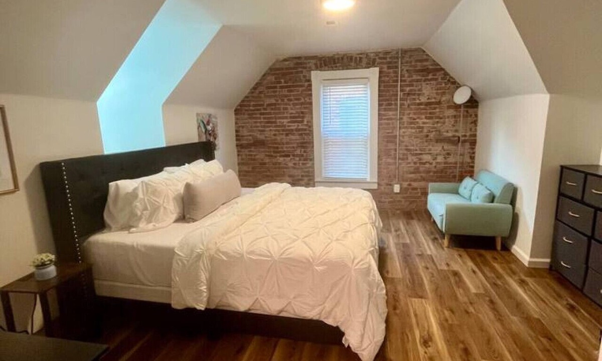 St. Charles Apartment | Cozy Clark Suite in Frenchtown
