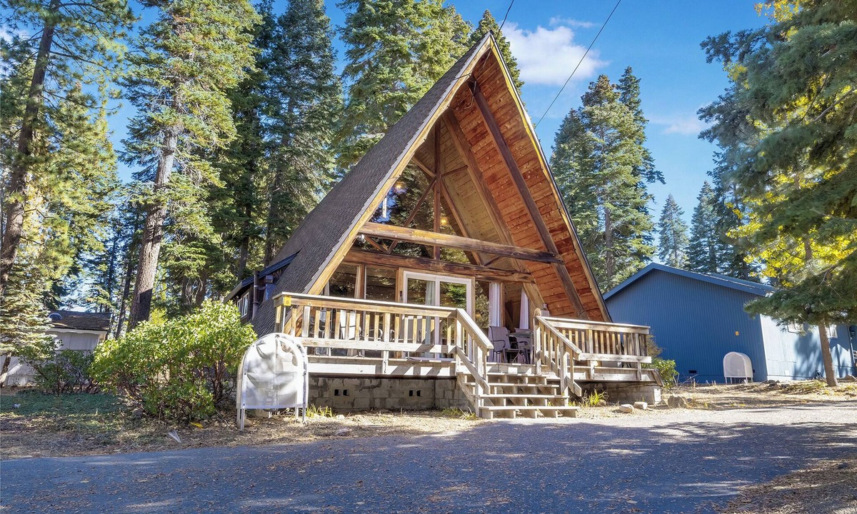 Comstock Acres Cabin | Cozy Classic A-Frame Cabin - 3 BR 1.5 Bath + Hot Tub + Loft