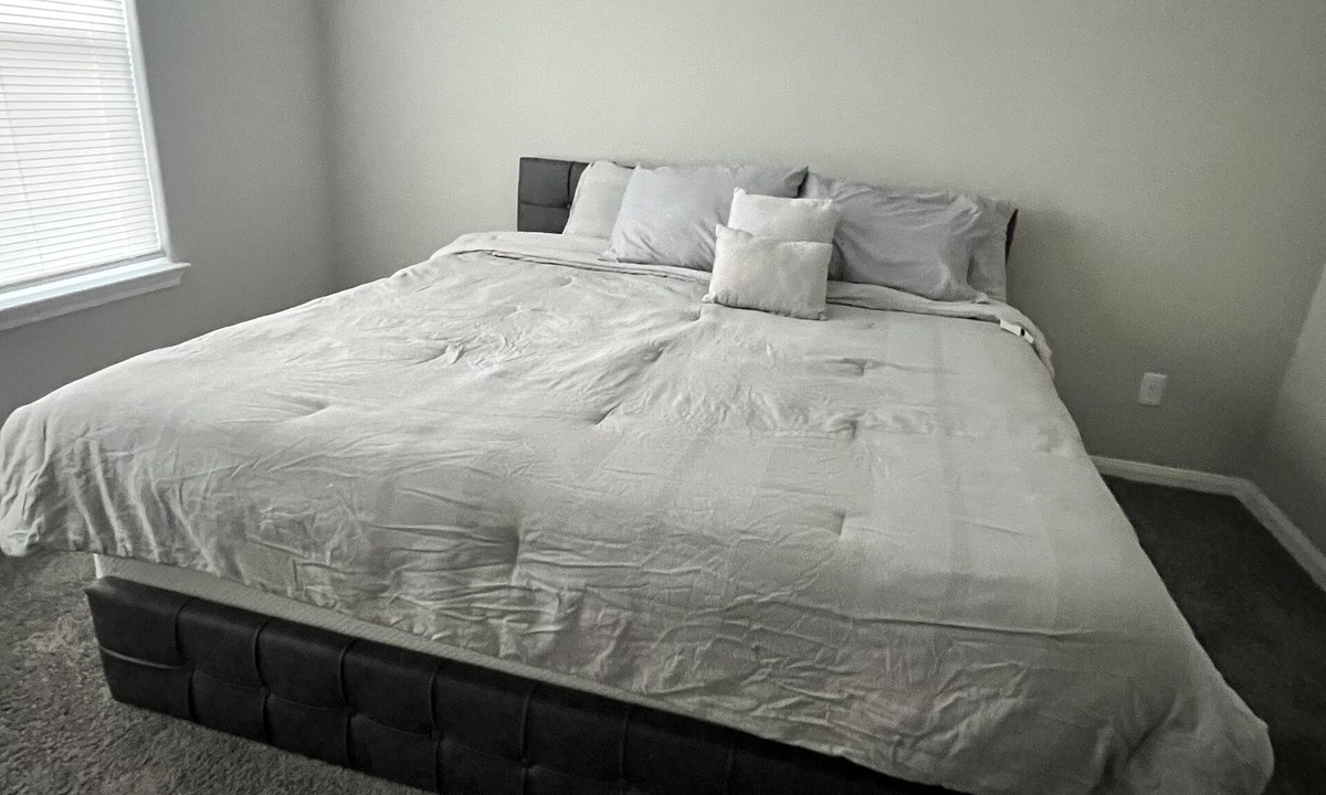 Cleveland House | Cozy clean brand new 4 bedroom 2.5 bath 2car garage!