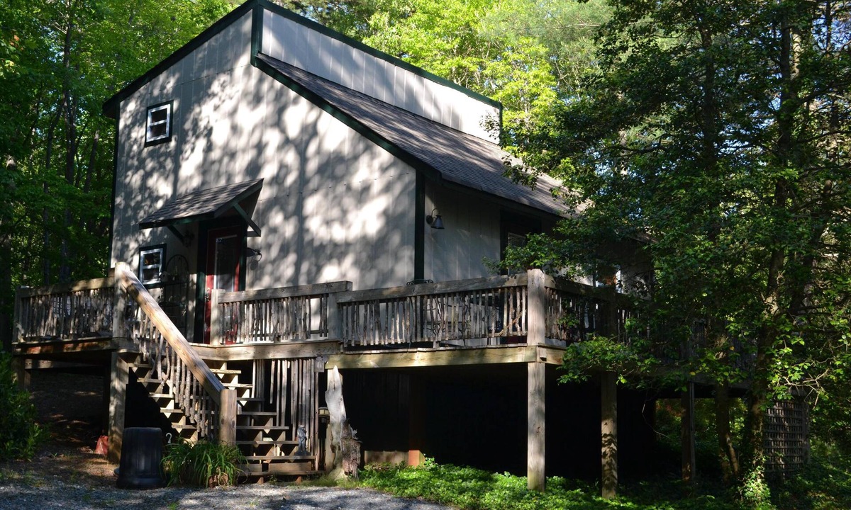 McCaysville Cabin | COZY, CLEAN, & CHEAP! Close to everything, yet private & quiet.