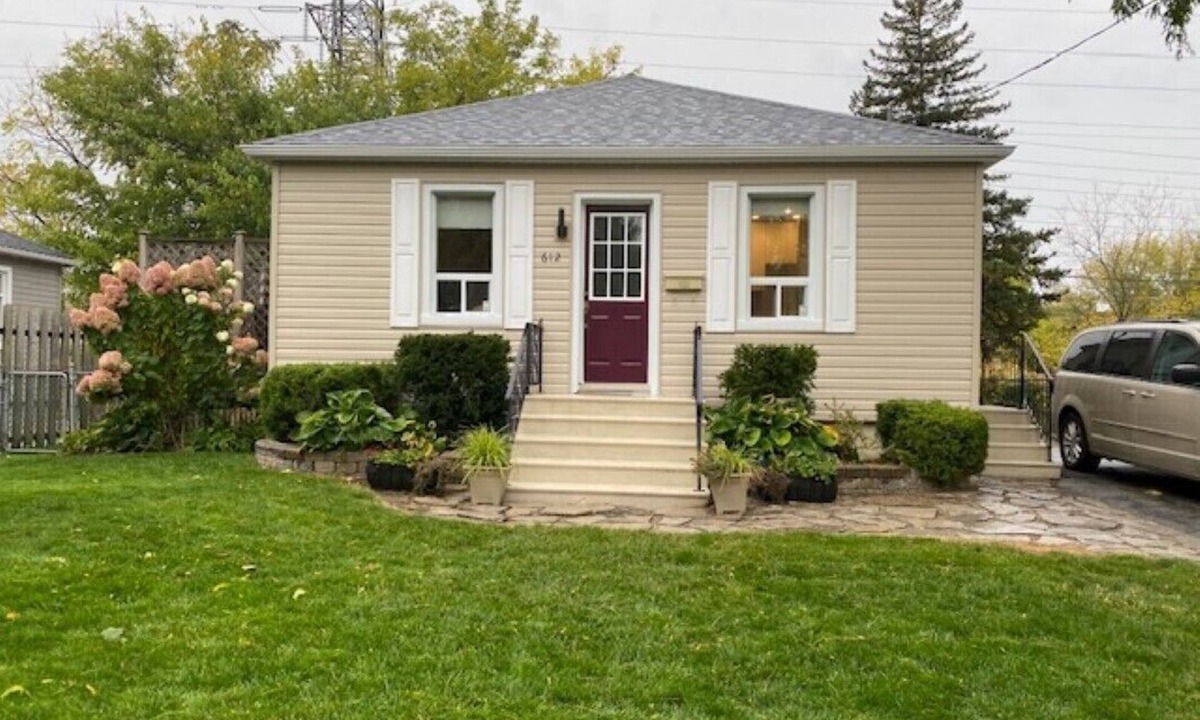 Burlington House | Cozy, Clean Downtown Burlington Stunner!