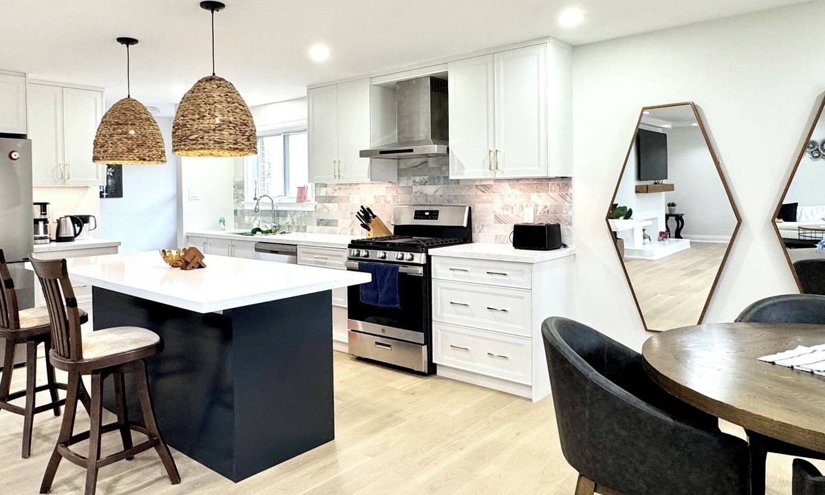 Oakville House | Cozy & clean, Eastlake Oakville 3 bed 2.5 bath
