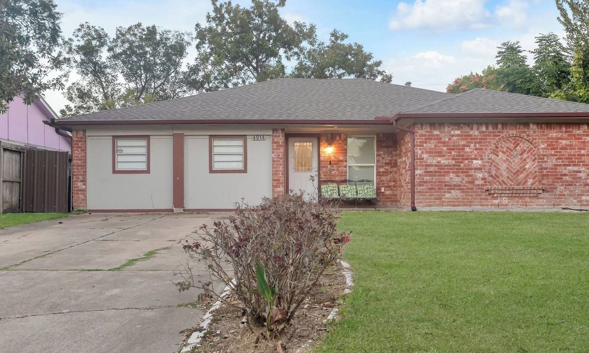 Central Southwest House | Cozy Clean home NRG/SaberCats Stadium/Beltway 8