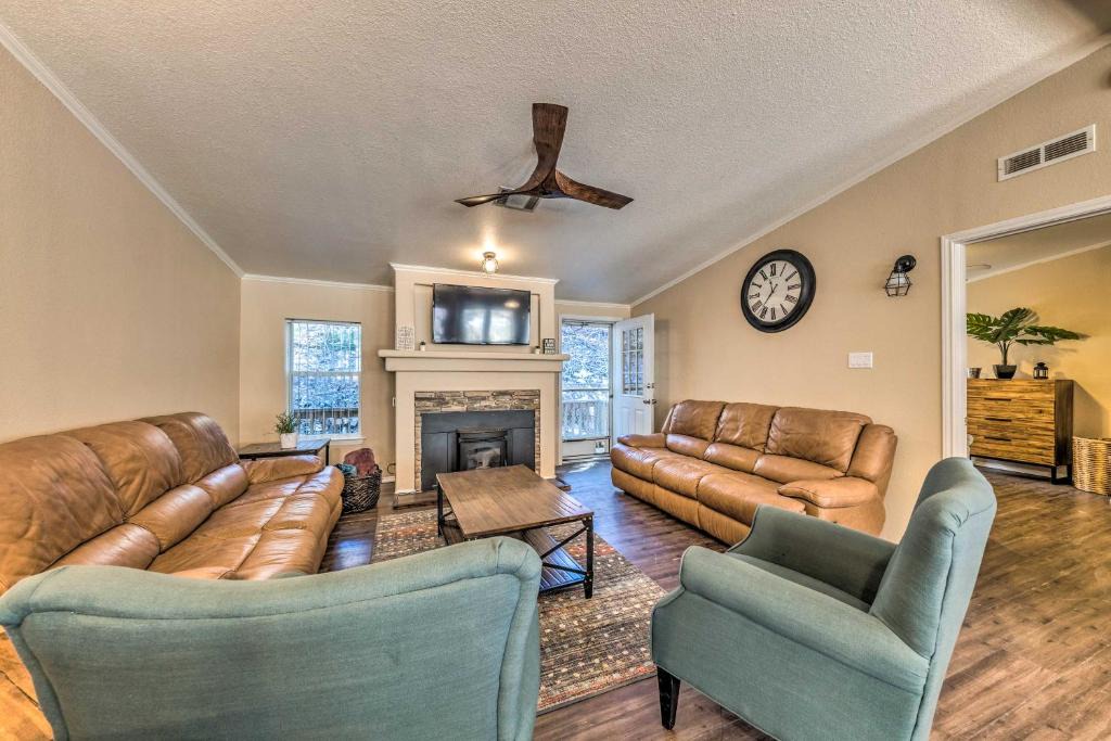 Cloudcroft House | Cozy Cloudcroft Cabin w/Deck & Gas Grill!