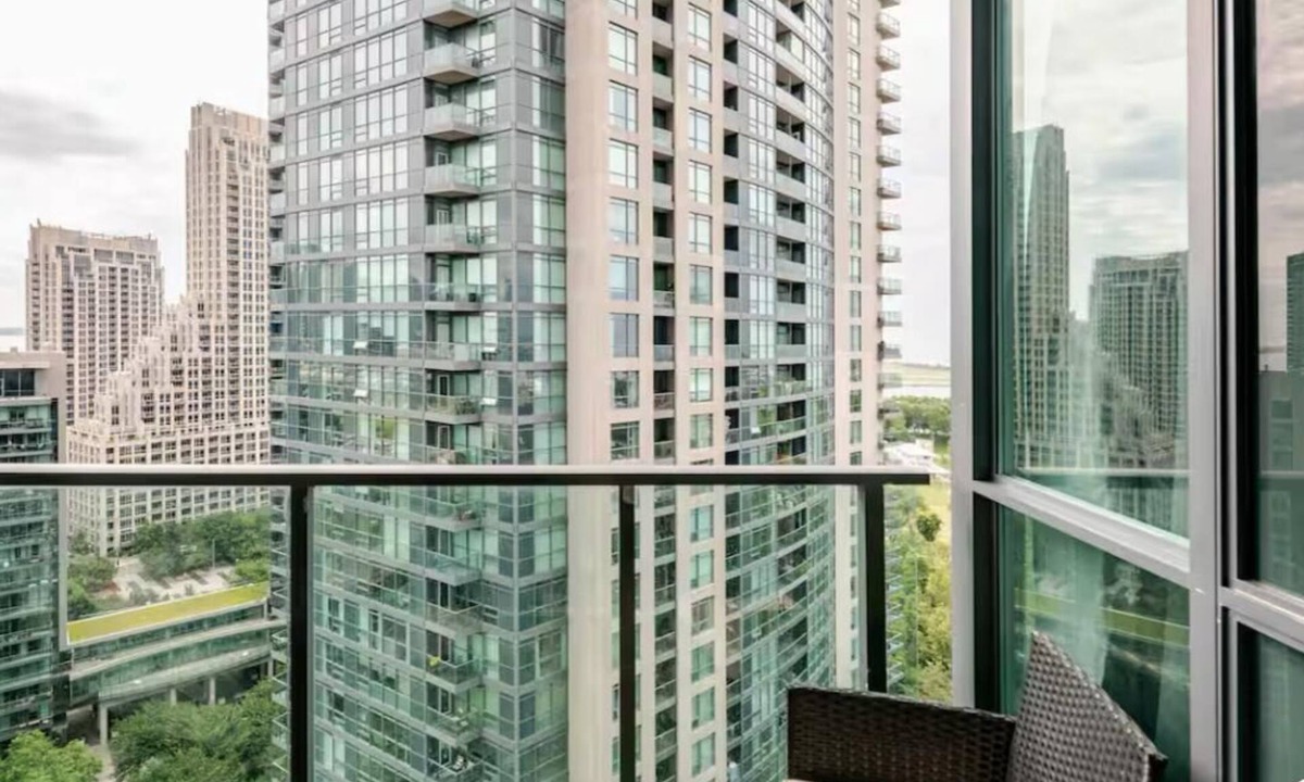 Niagara Apartment | Cozy CN Tower And Lake Views Apartment