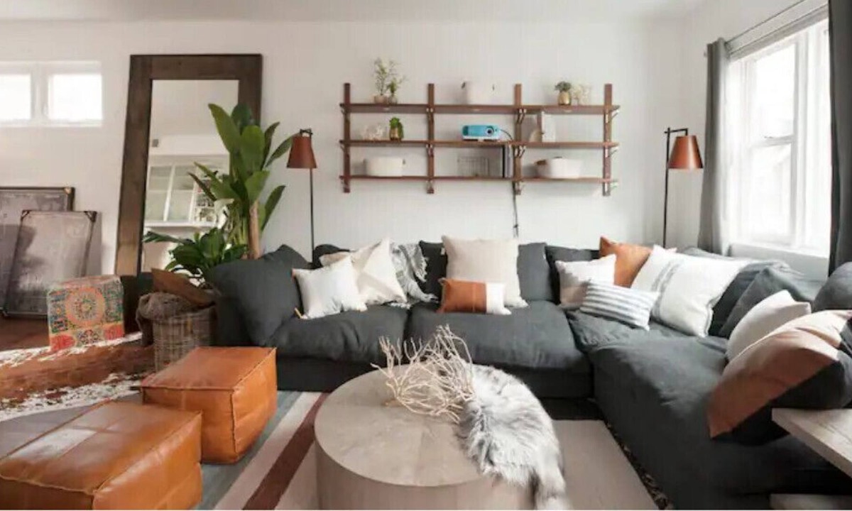Wrightwood Neighbors House | Cozy Coach House in Chicago