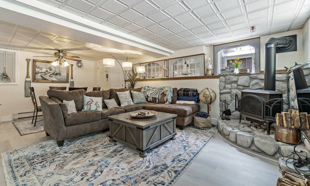 South Berwick Apartment | Cozy, coastal apartment- 5 mi to Ogunquit beach!