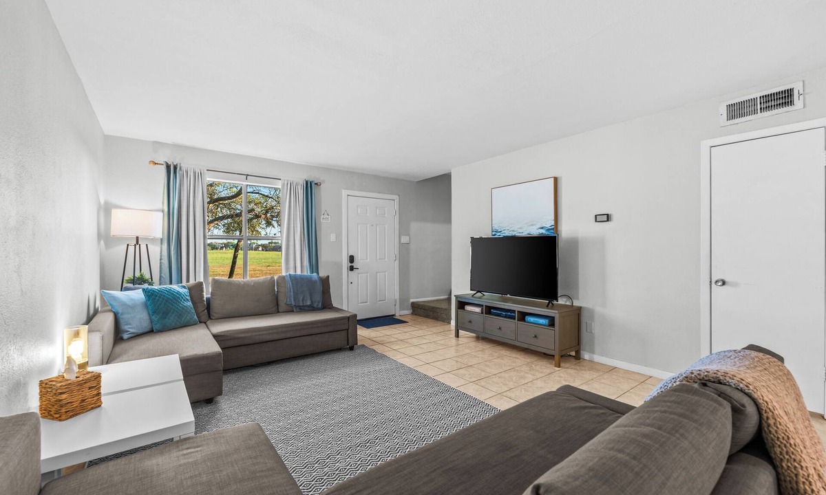 Bay Area Condo | Cozy Coastal Condo in Corpus Christi w/Pool