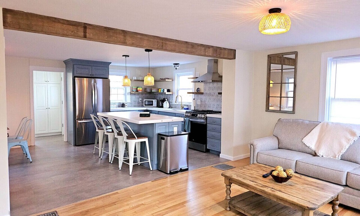 New London Apartment | Cozy Coastal Cottage.