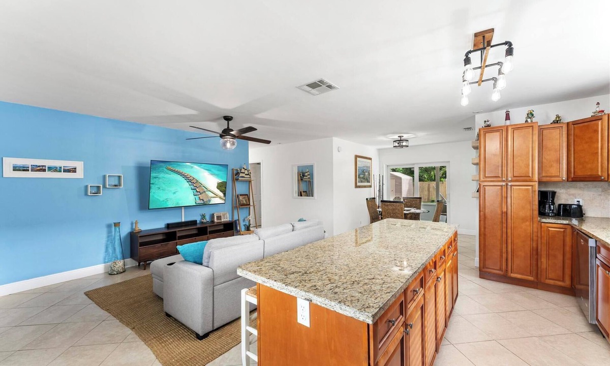 Jupiter House | Cozy Coastal Holiday Hideaway