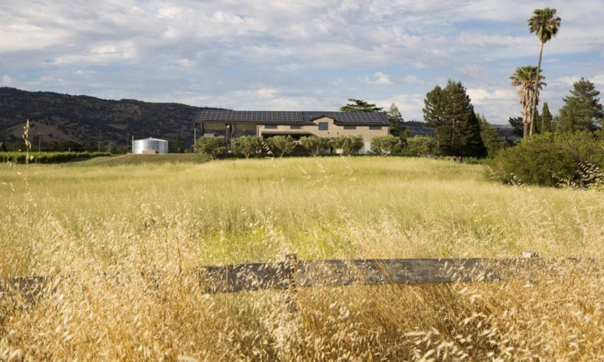 Coos Bay House | Cozy coastal home - pet friendly and has a pool!