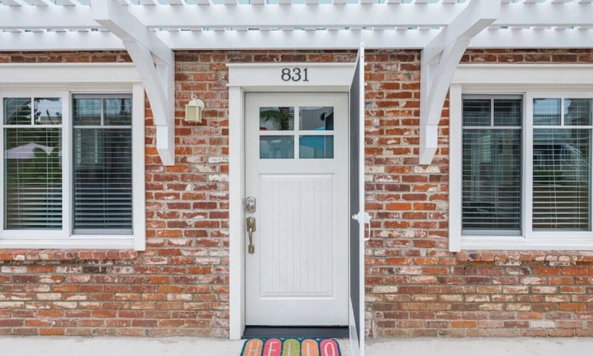 Mission Beach Villa | Cozy Coconut Cottage with A/C!