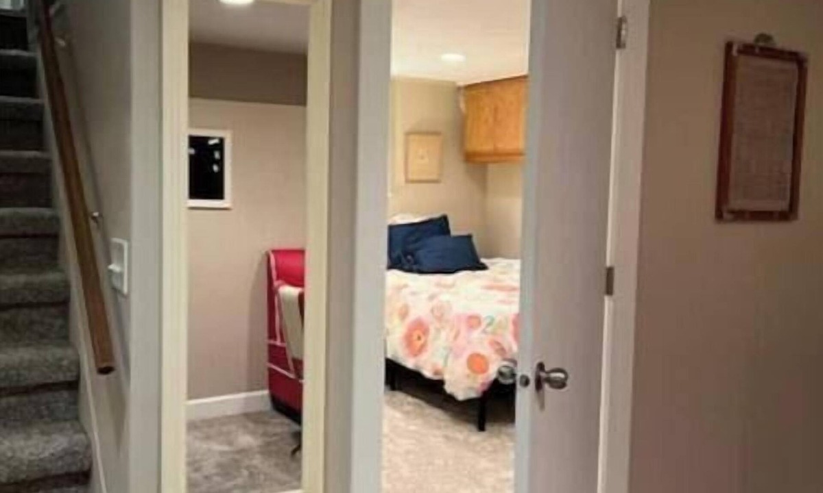 College Hill Apartment | Cozy College Hill Cutie!