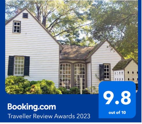 Hayes House | Cozy Colonial 1740 Cottage