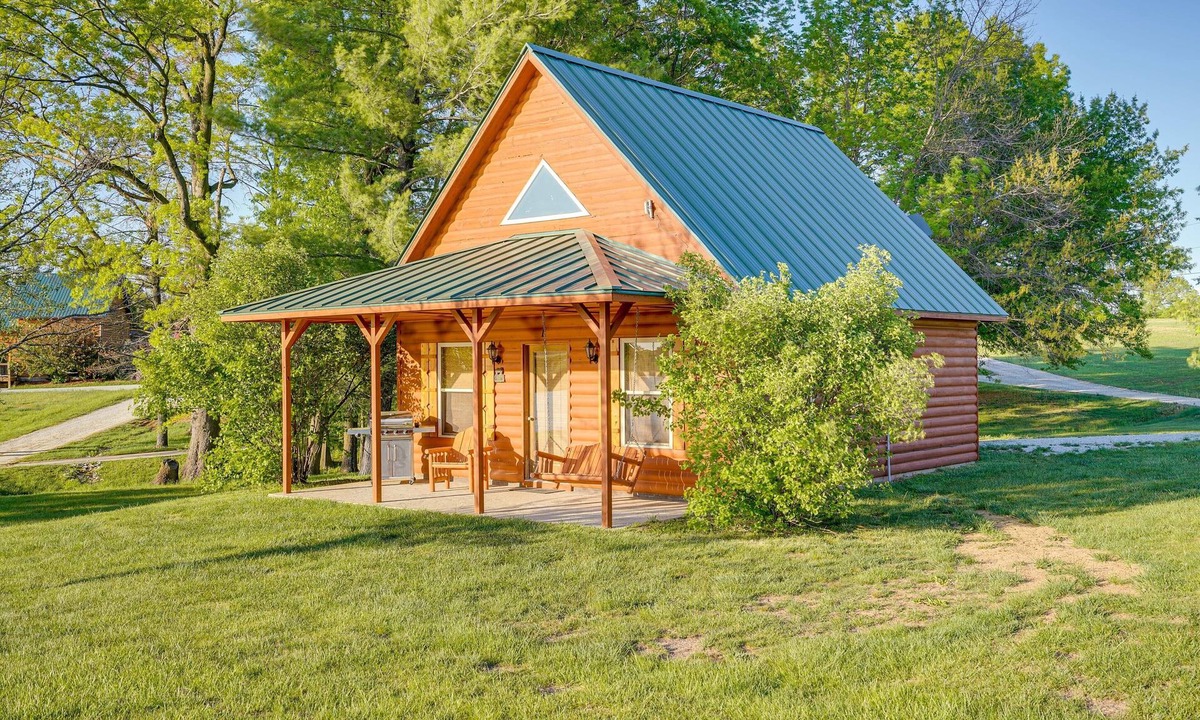Columbia Cabin | Cozy Columbia Cabin w/Shared Lake Dock!
