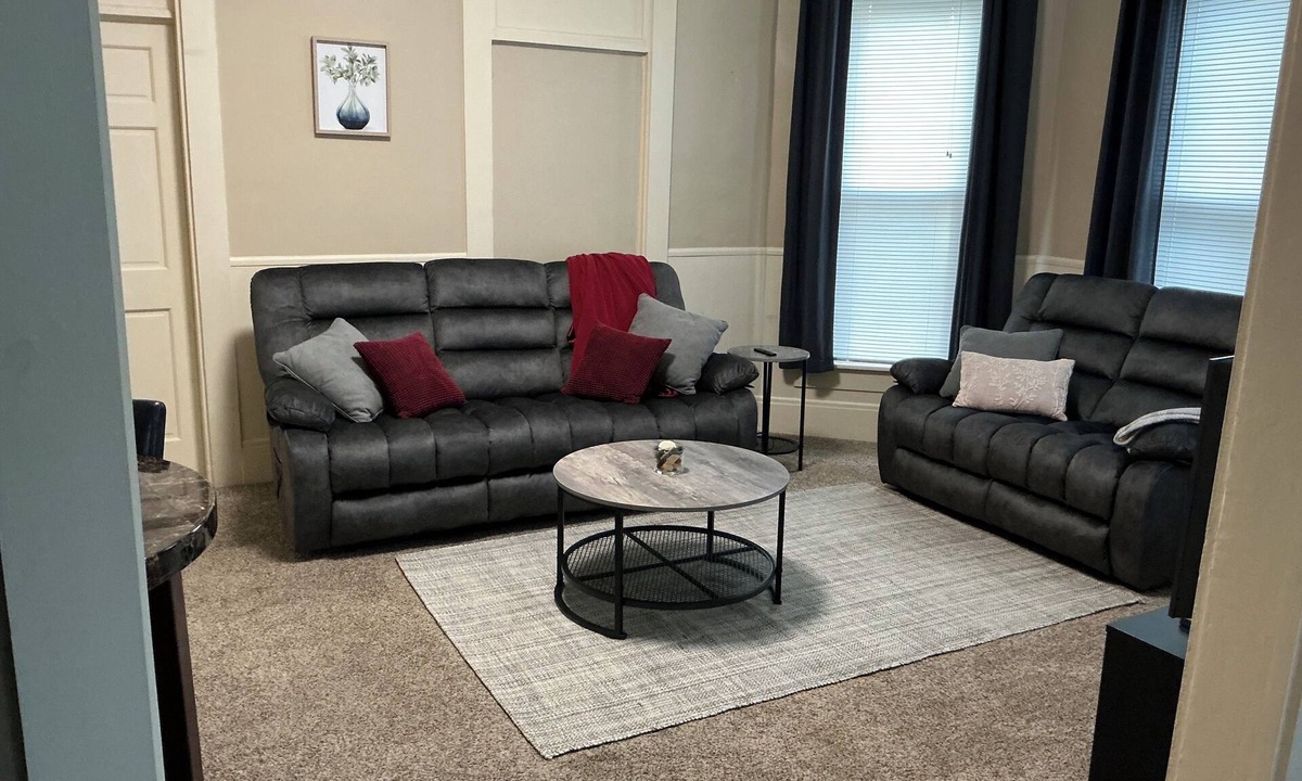 Columbus Apartment | Cozy Columbus Apartment - 1 mile from Cummins HQ & Downtown
