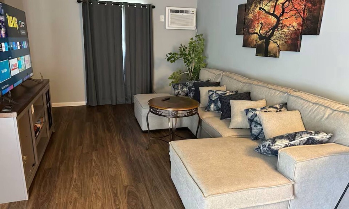West Akron Apartment | Cozy.Comfort.Easeful.