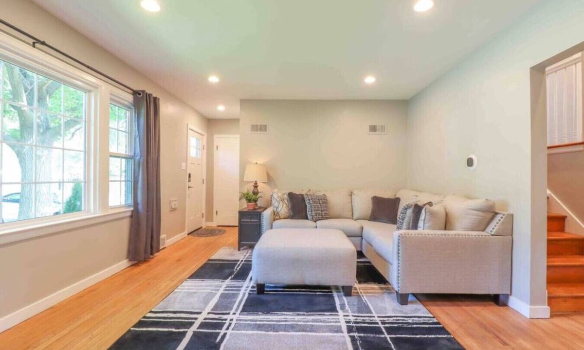 Champaign House | Cozy Comfort in Central Champaign