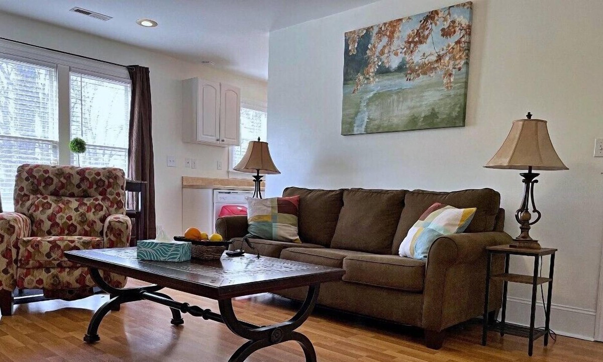 Southside Apartment | Cozy, Comfortable, Condo! Walking distance to Downtown! Free High-Speed Internet!