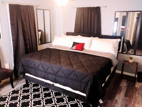 Kansas City House | Cozy Comforts by Charles Stays