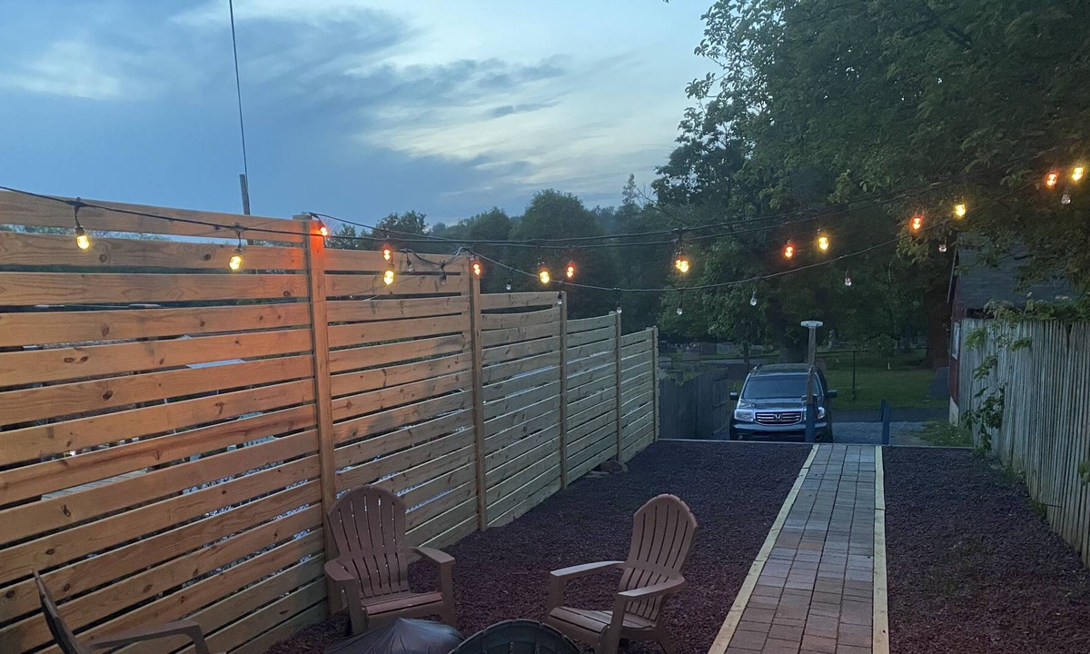 Easton House | Cozy, Comfy, and Convenient