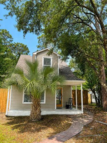 Wilmington House | Cozy Comfy Beach Cottage w Hot Tub