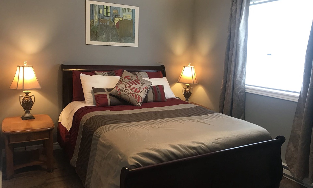 Fairview Apartment | Cozy & Compact 1BR Pad - Private & Centrally Located