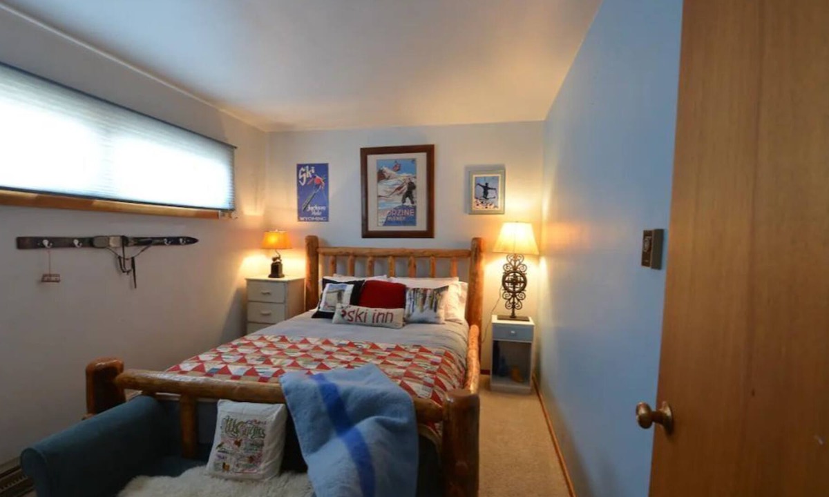 Moose Wilson Road Condo | Cozy Condo 5 minutes from Jackson Hole Mountain Resort