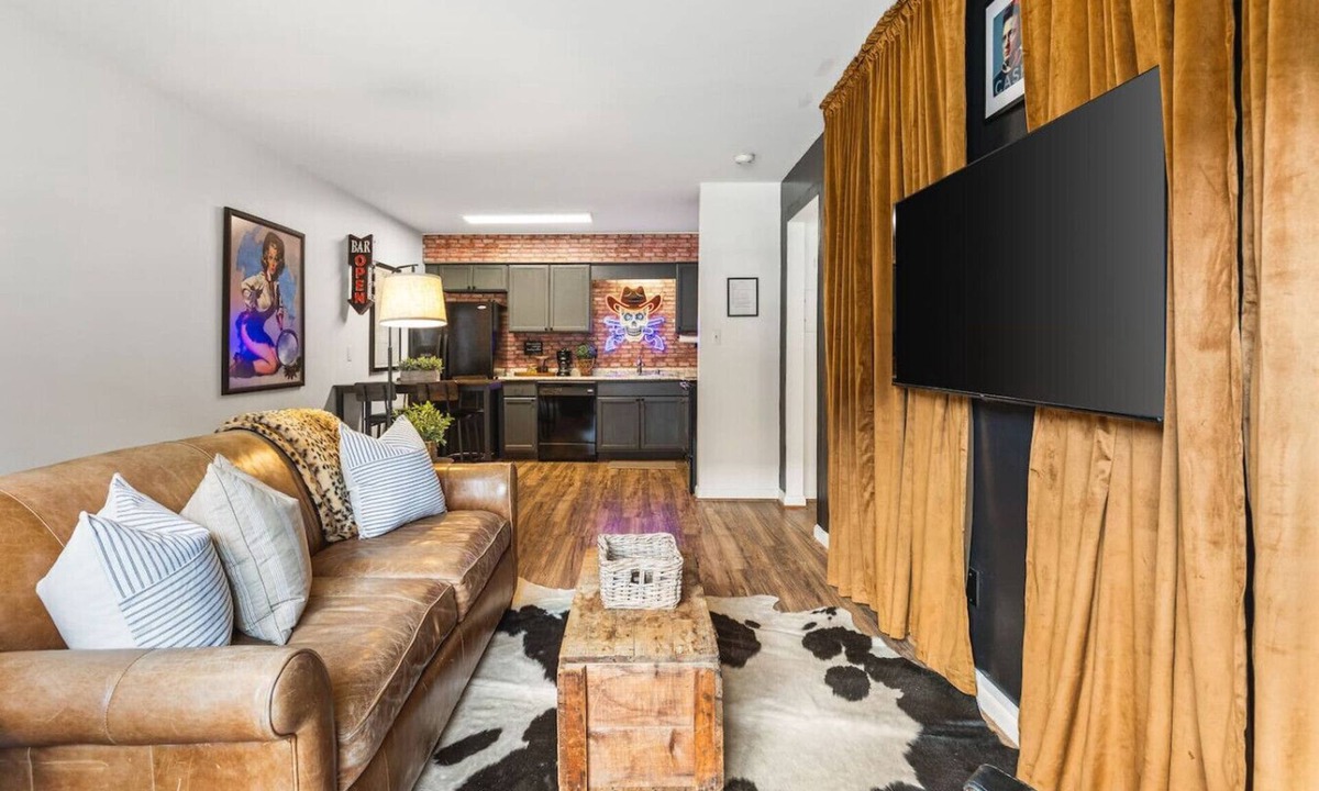 Music Row Condo | Cozy Condo by Music Row Walk to Restaurants & Bars