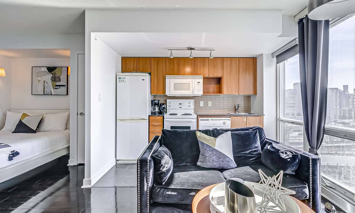 CityPlace Apartment | Cozy Condo near CN Tower - downtown